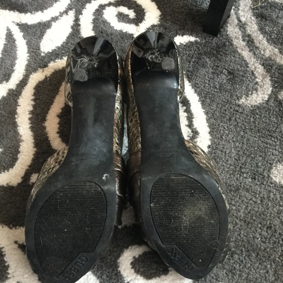 2 Pairs of Metallic Stilettos 8 1/2 Guess + Santan - Picture 4 of 8
